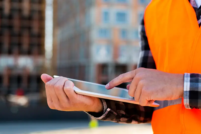 Bild Schadenmanagement Hausverwaltung Handwerker auf der Baustelle